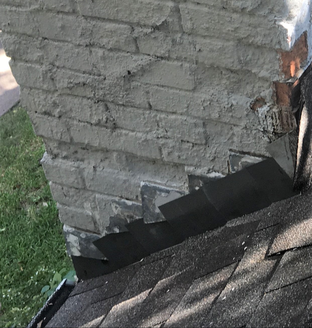 Read more about the article Why it is Essential to Remove Debris Accumulating on Your Dallas Roof